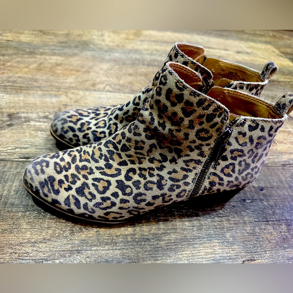 Lucky brand booties size 9 leopard print
